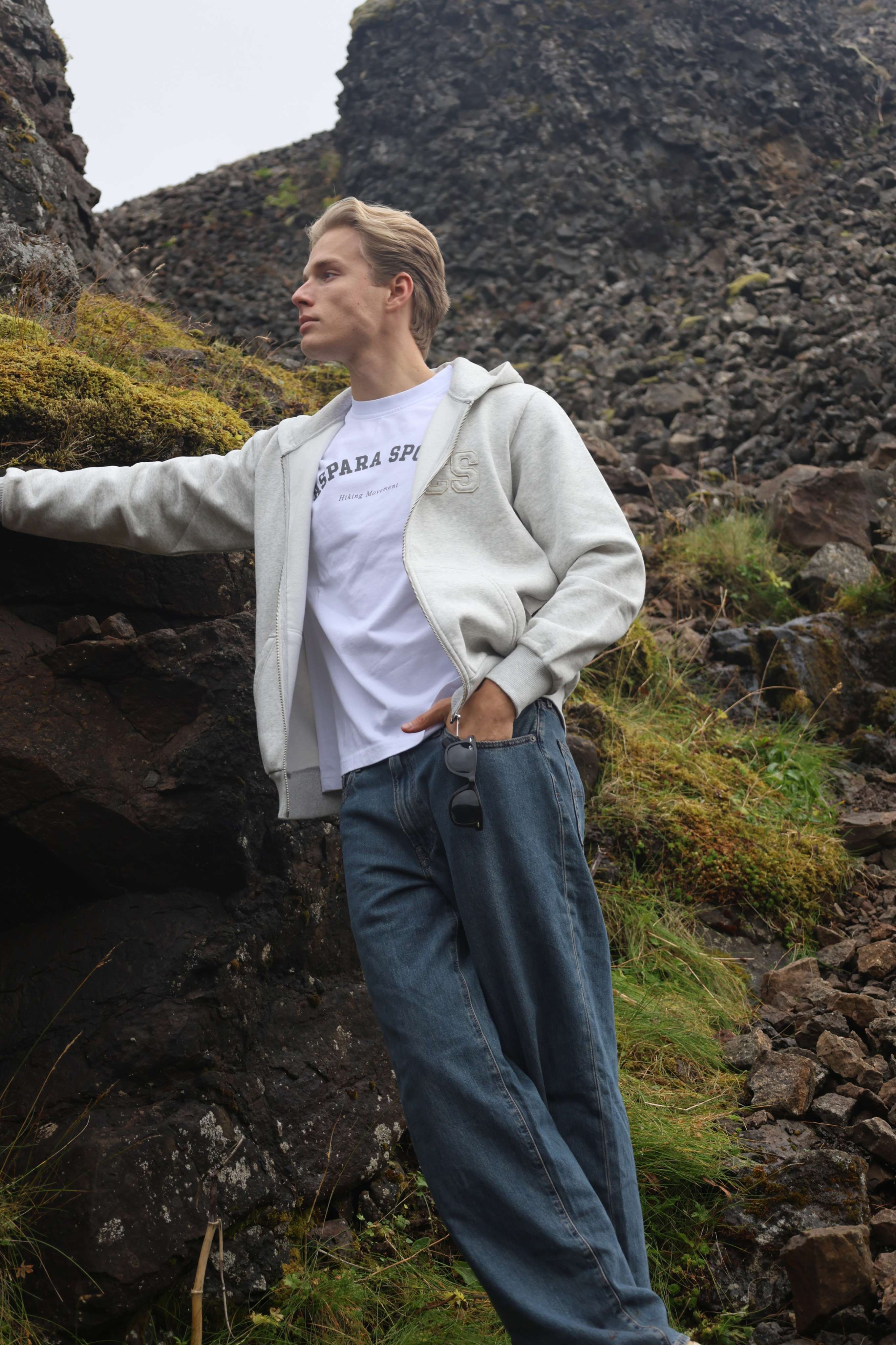 M. CS Tee - White w. anthracite
